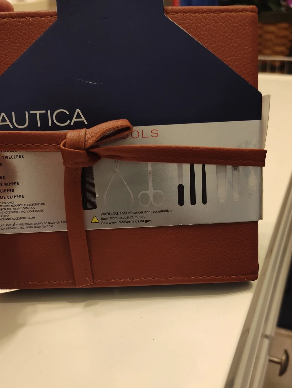 Nautica Men’s Grooming Set with Brown Travel Case